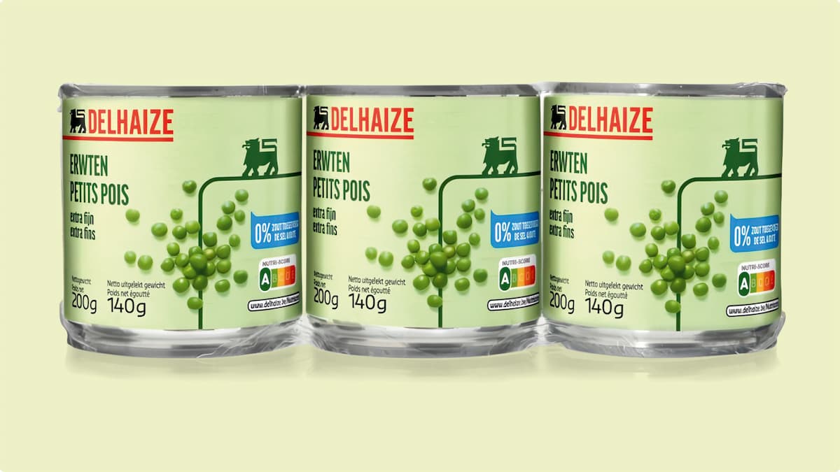 Three cans of Delhaize brand extra fine green peas, 200g each, with nutrition labels.
